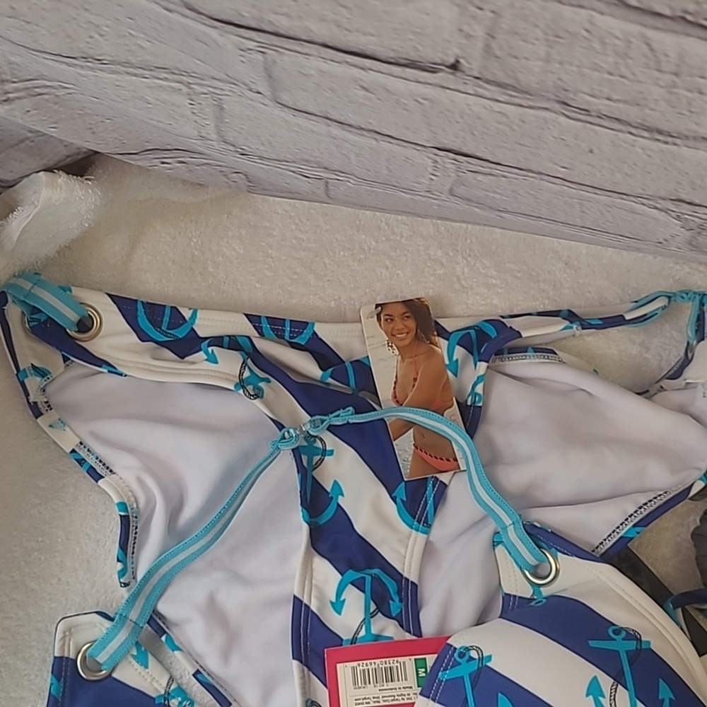 2 bikini - Picture 4 of 5
